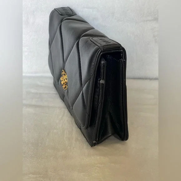 Vintage Chanel flap clutch quilted lambskin purse with gold Chanel CC logo. - Picture 6 of 15